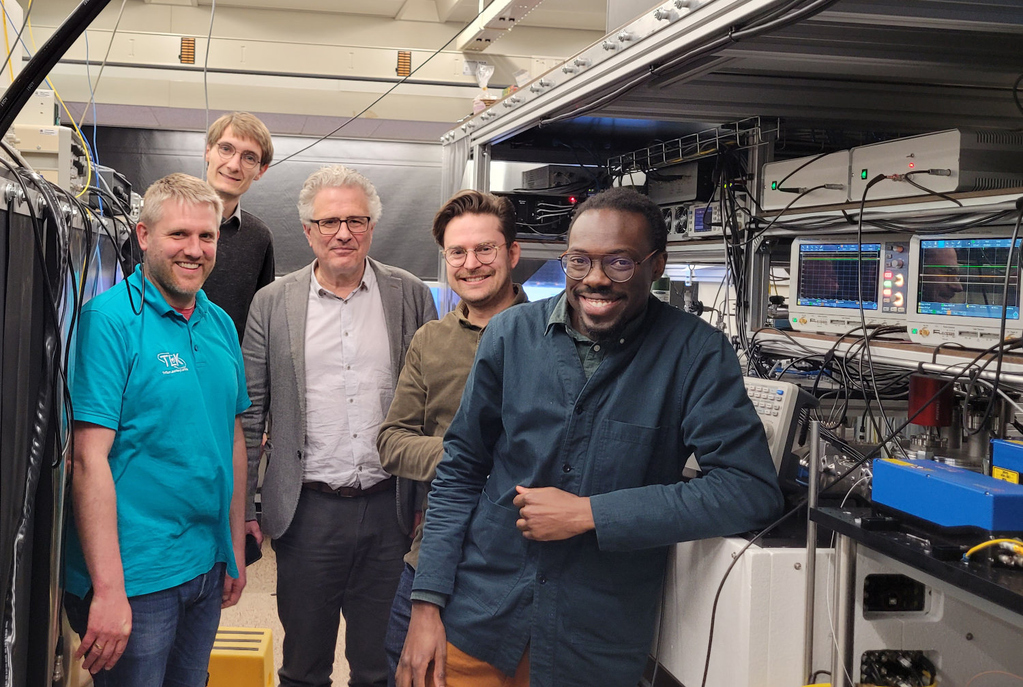 Highest resolution achieved in laser spectroscopy of tritium molecules