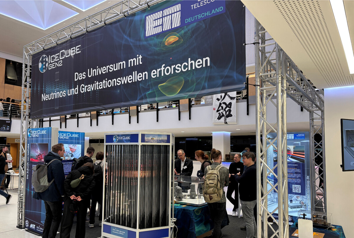 Der Stand der Experimente IceCube und Einstein Telescope war bei der Ausstellung in Münster stets gut besucht.